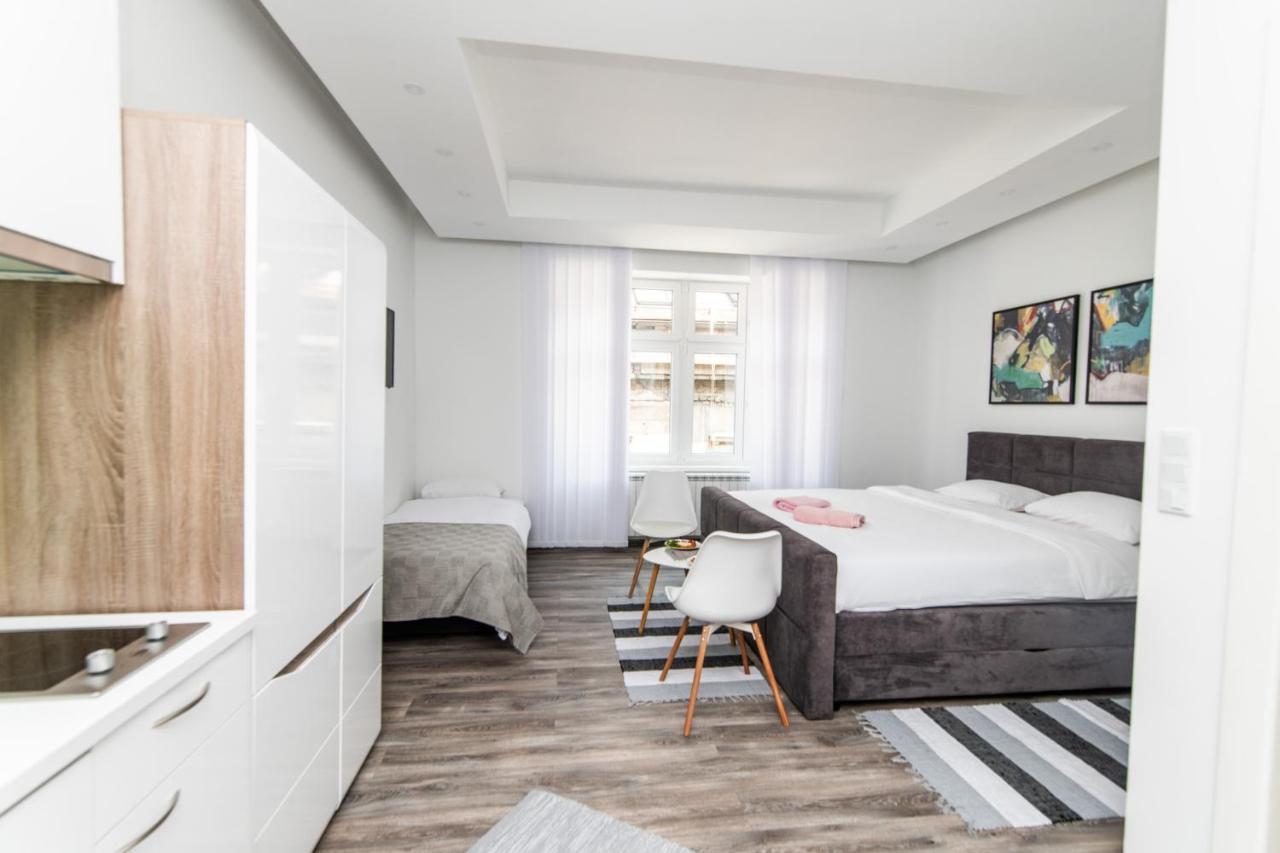 150sqm With 4 Units! Great For Groups